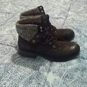Black boots size 9 1/2